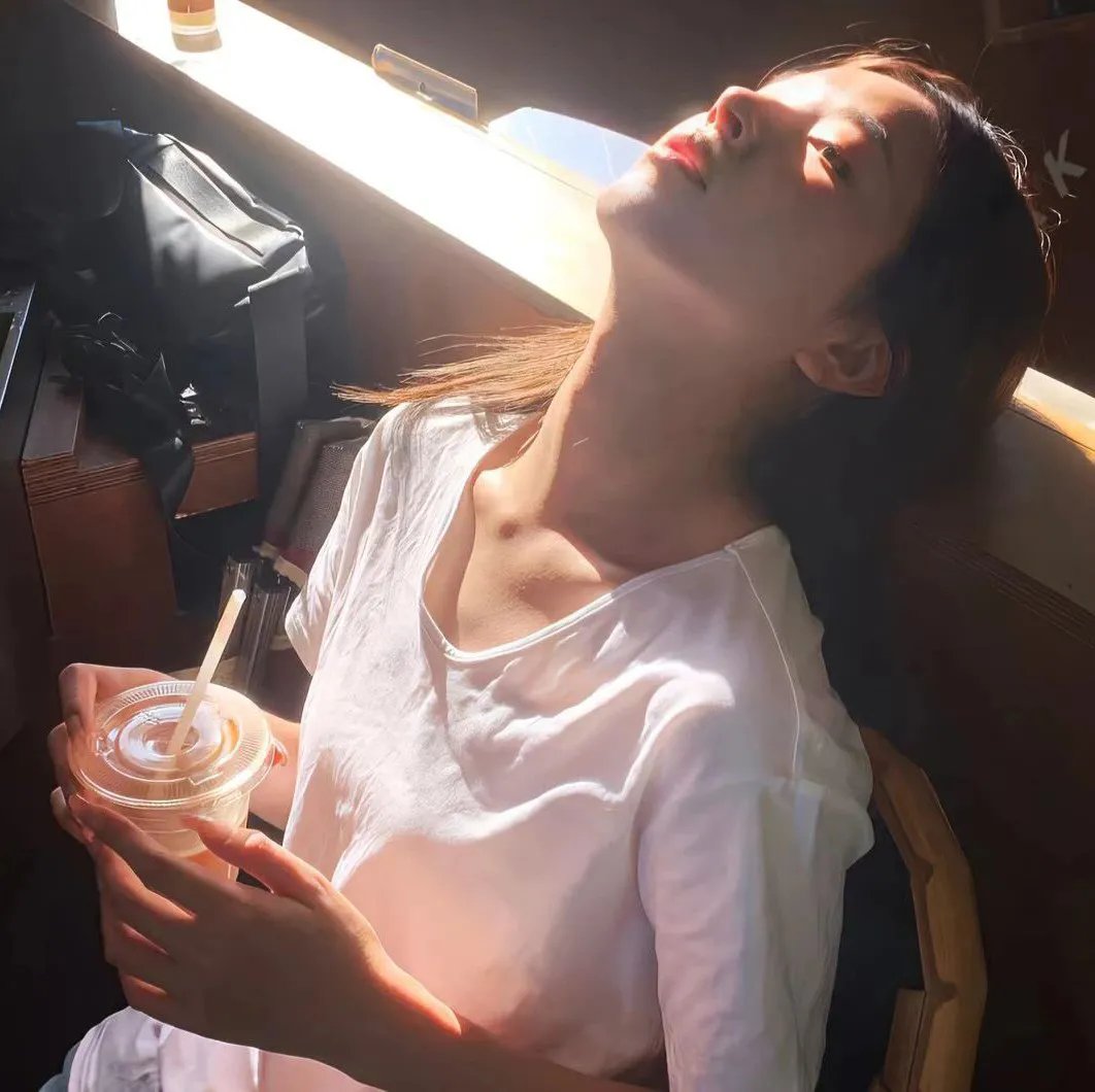 飘动的红丝带